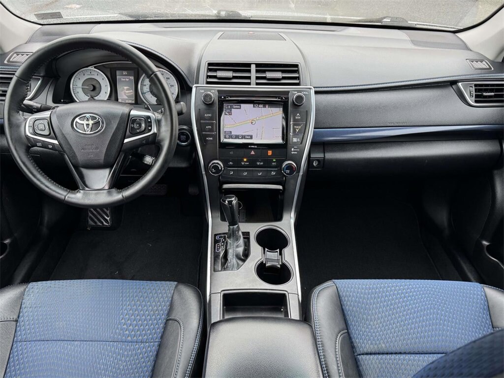 Used 2016 Toyota Camry SE Sedan