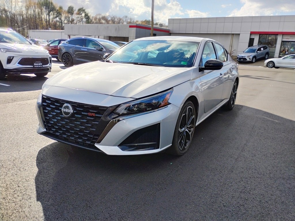 2023 Nissan Altima 2.5 SR photo 4
