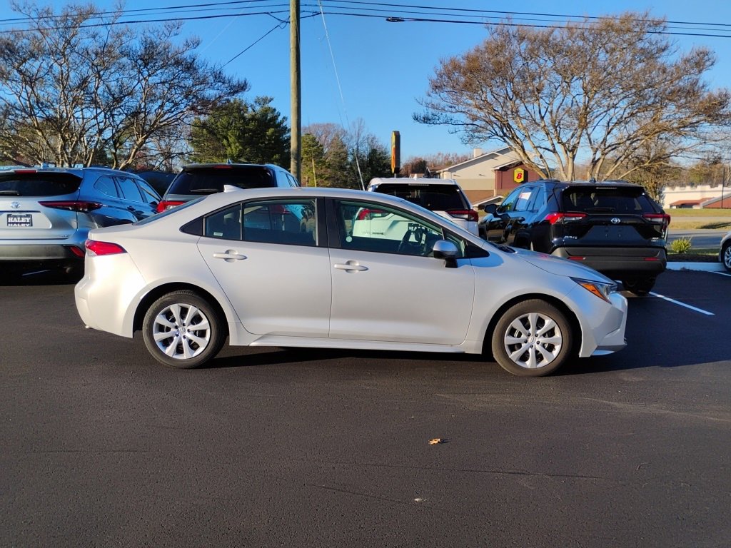 2025 Toyota Corolla LE photo 2