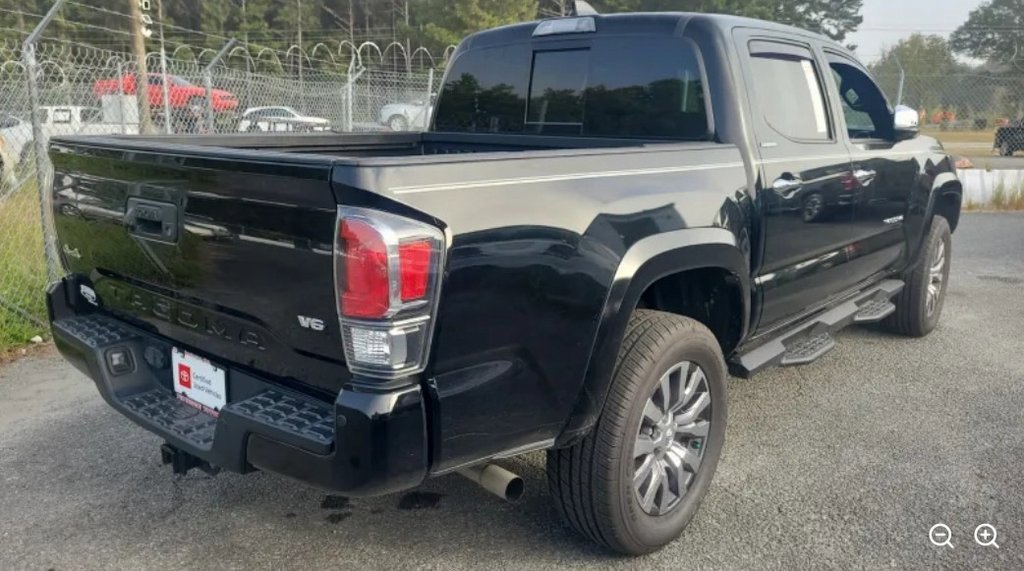 2023 Toyota Tacoma Limited V6 photo 3