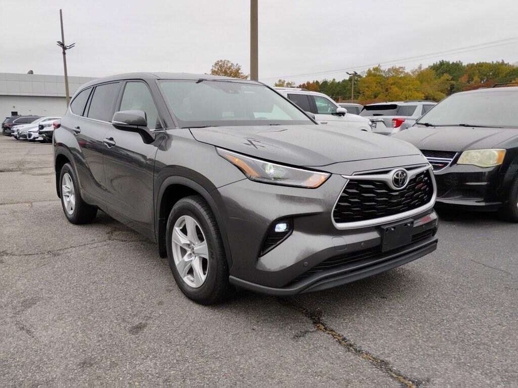Used 2022 Toyota Highlander LE SUV