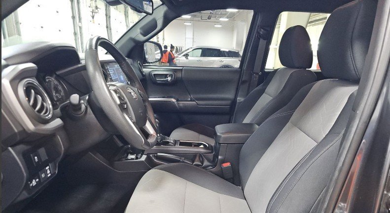 2023 Toyota Tacoma SR5 Double Cab photo 2