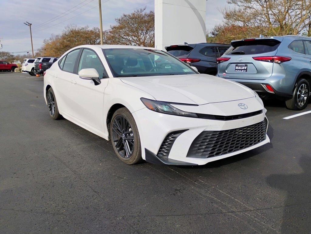Used 2025 Toyota Camry SE Sedan