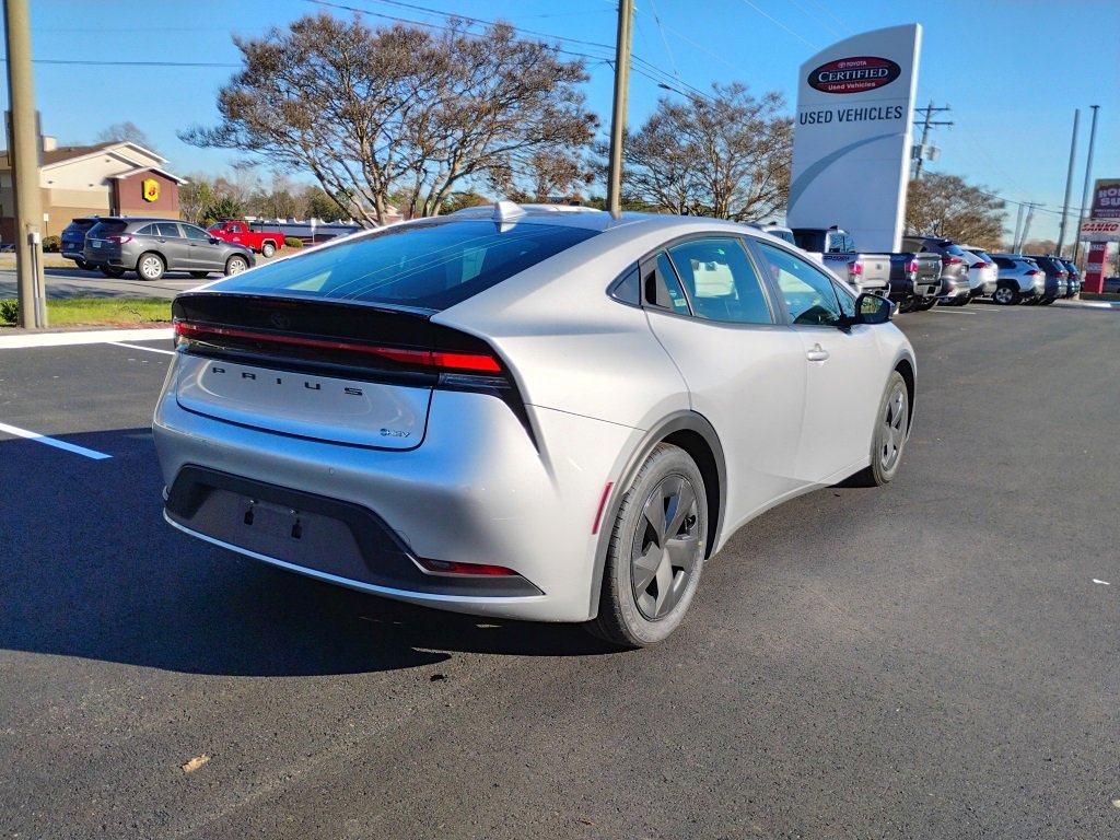 2024 Toyota Prius LE photo 3