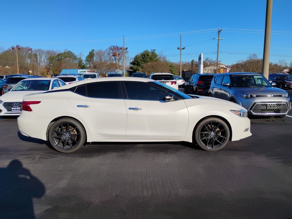 2018 Nissan Maxima SR photo 2