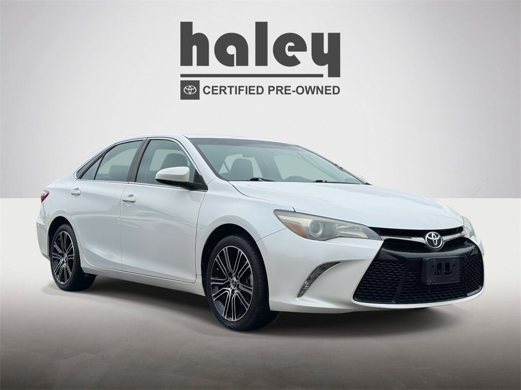 Used 2016 Toyota Camry SE Sedan