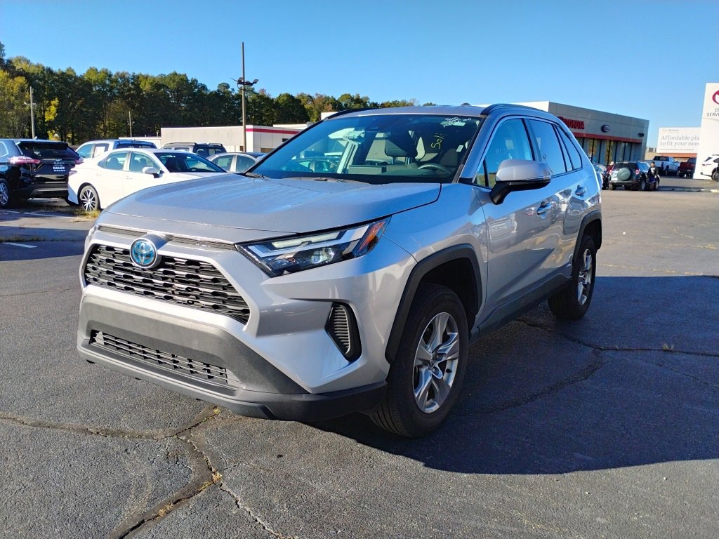 2024 Toyota RAV4 Hybrid XLE photo 3