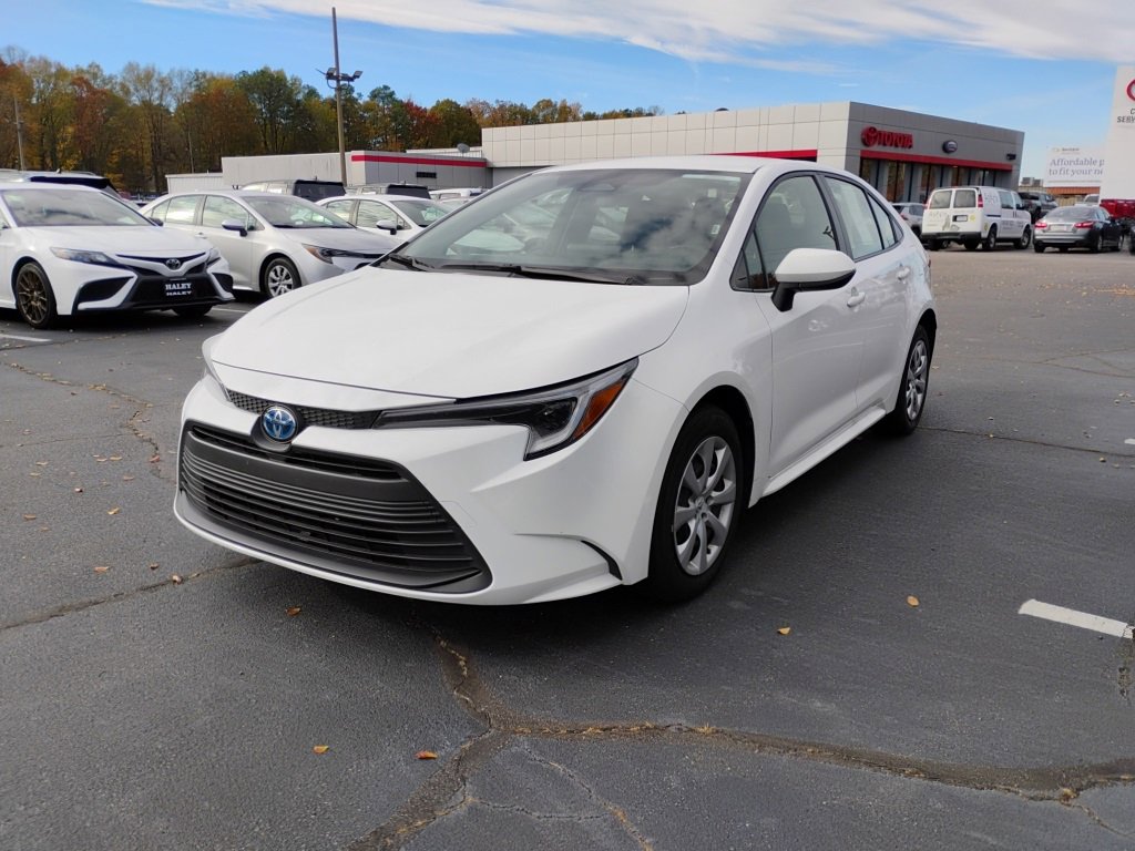 2025 Toyota Corolla LE photo 4