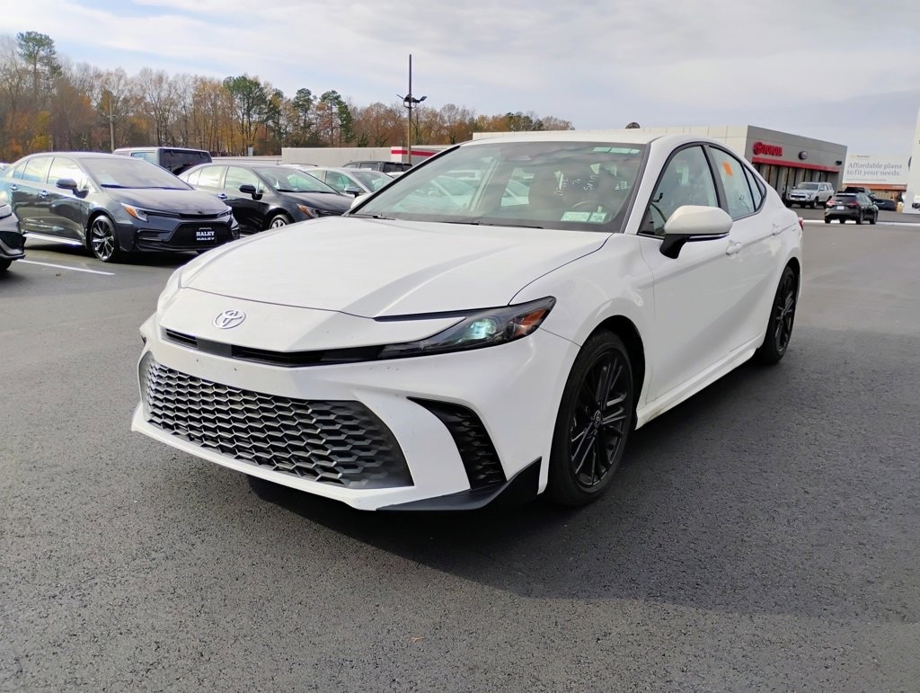 Used 2025 Toyota Camry SE Sedan
