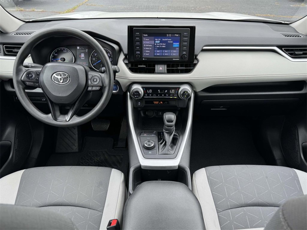 2022 Toyota RAV4 Hybrid XLE photo 2