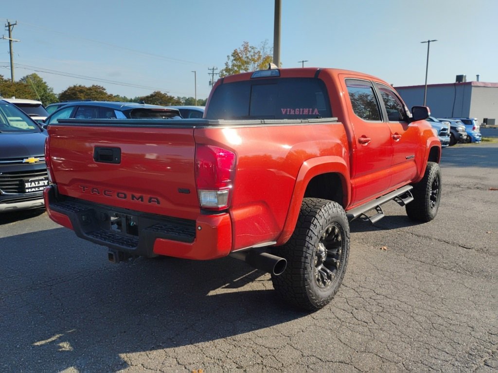 2017 Toyota Tacoma TRD Sport photo 3