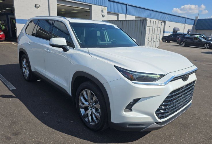 2024 Toyota Grand Highlander XLE photo 2