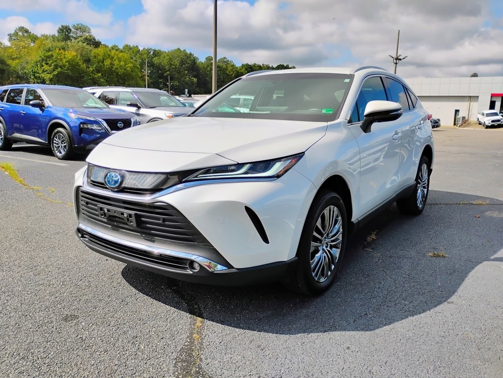 2024 Toyota Venza XLE photo 2