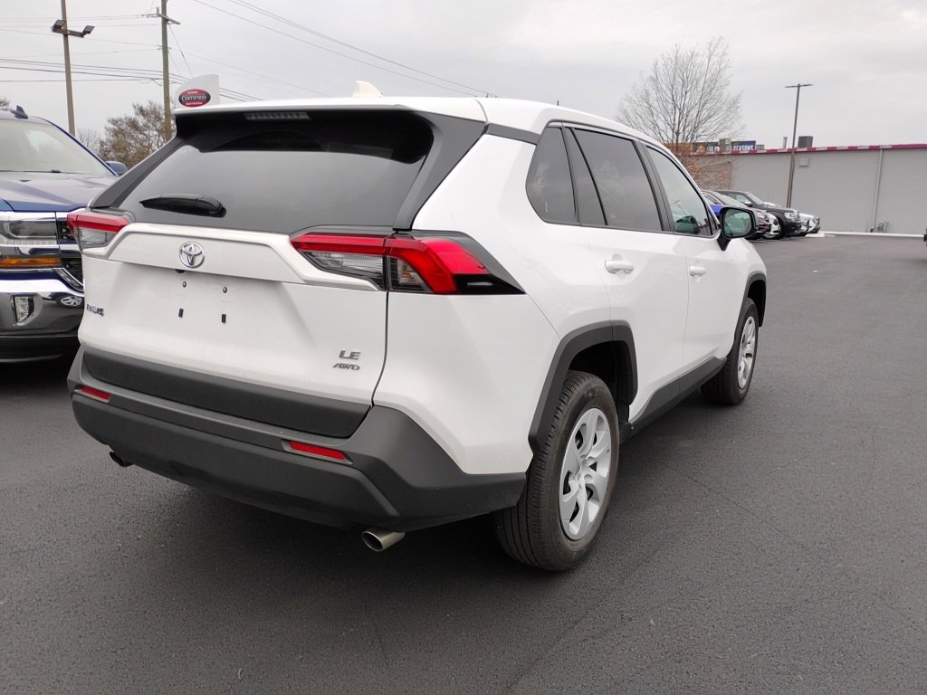2025 Toyota RAV4 LE photo 3