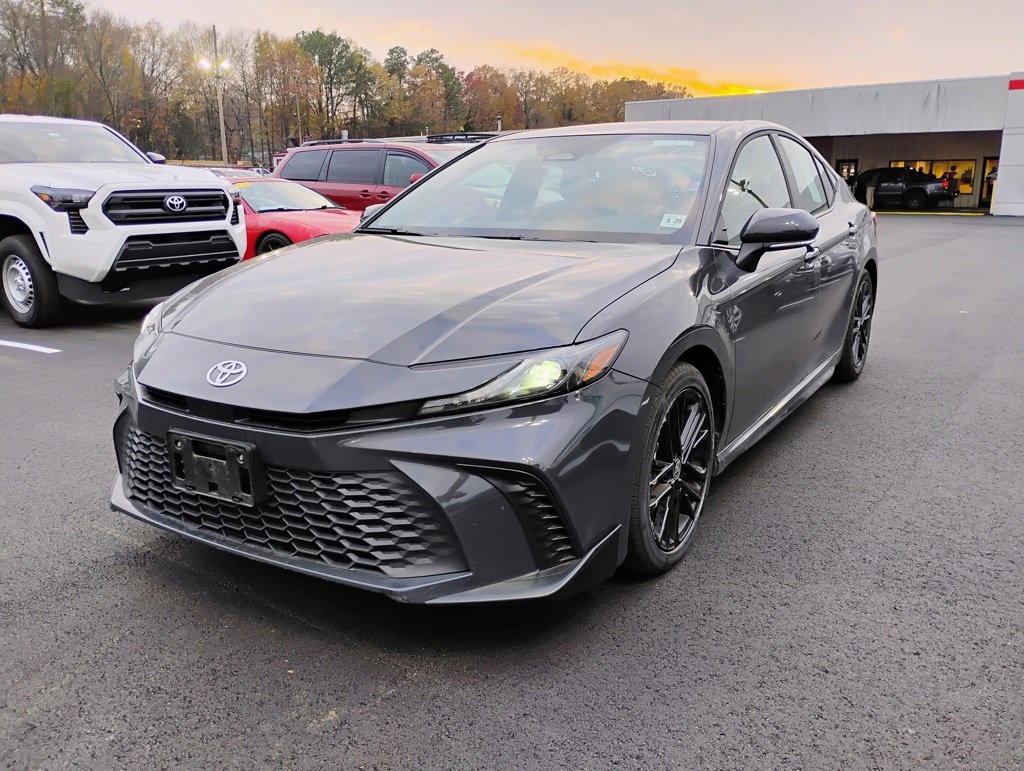 2025 Toyota Camry SE photo 4