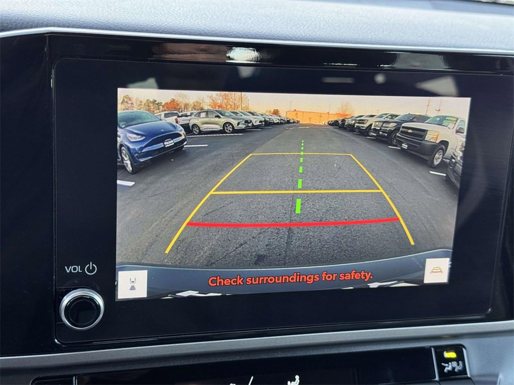 2025 Toyota Camry SE photo 3