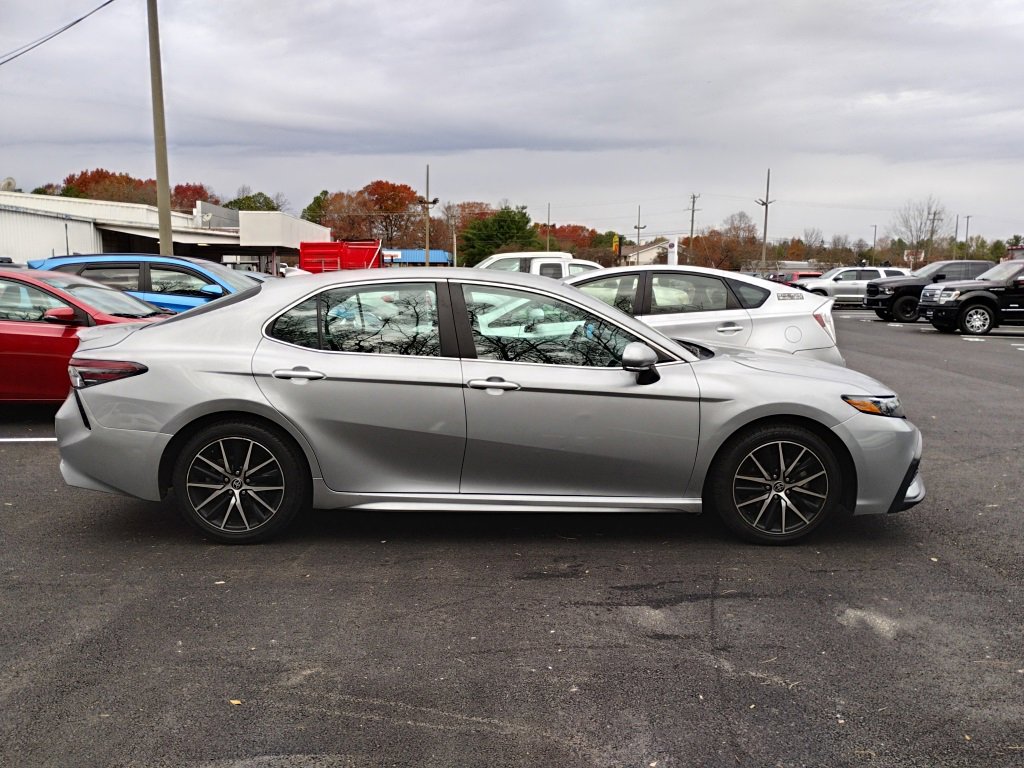2023 Toyota Camry SE photo 2