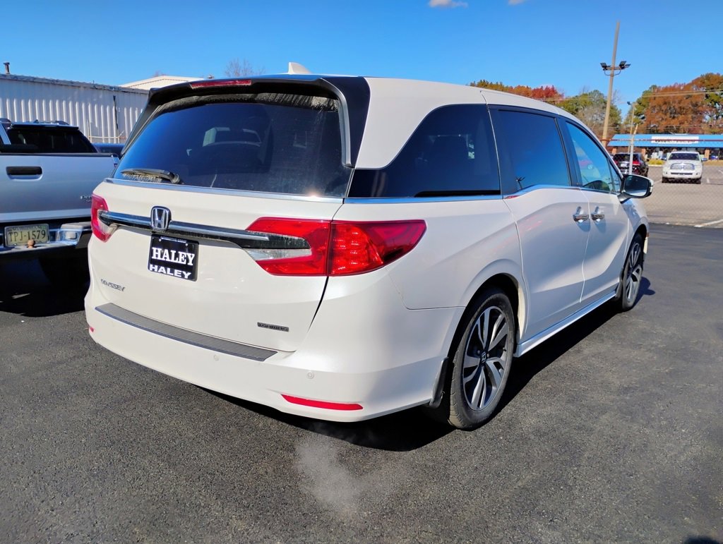 2023 Honda Odyssey Touring photo 3