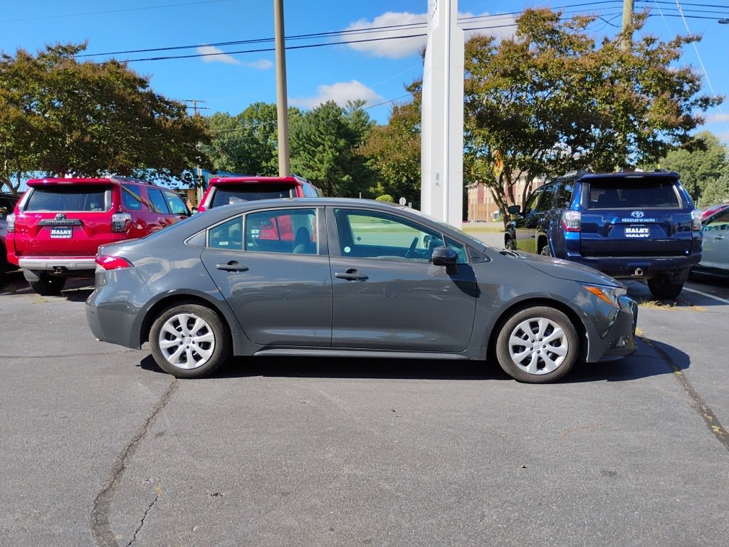 2024 Toyota Corolla LE photo 2
