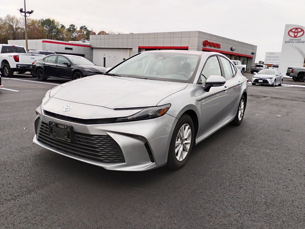 2025 Toyota Camry LE photo 4