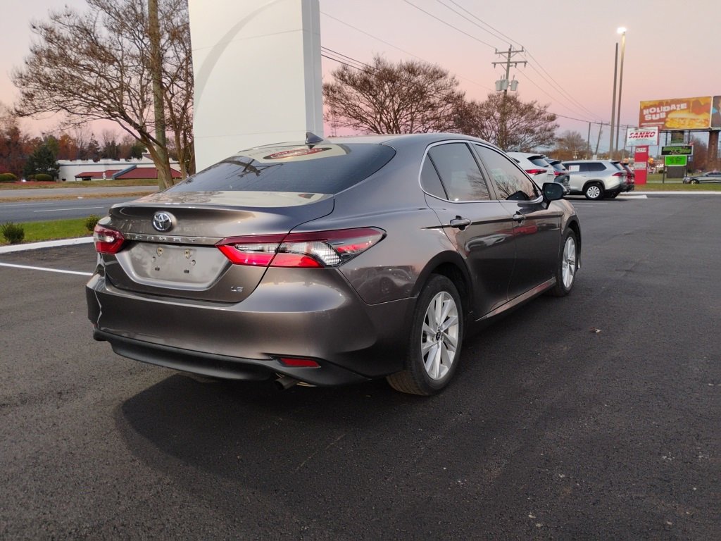 2023 Toyota Camry LE photo 3