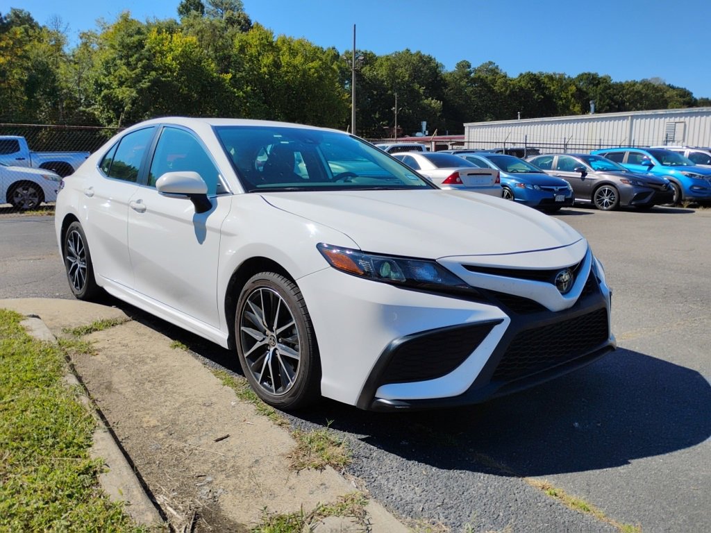 2024 Toyota Camry SE photo 4