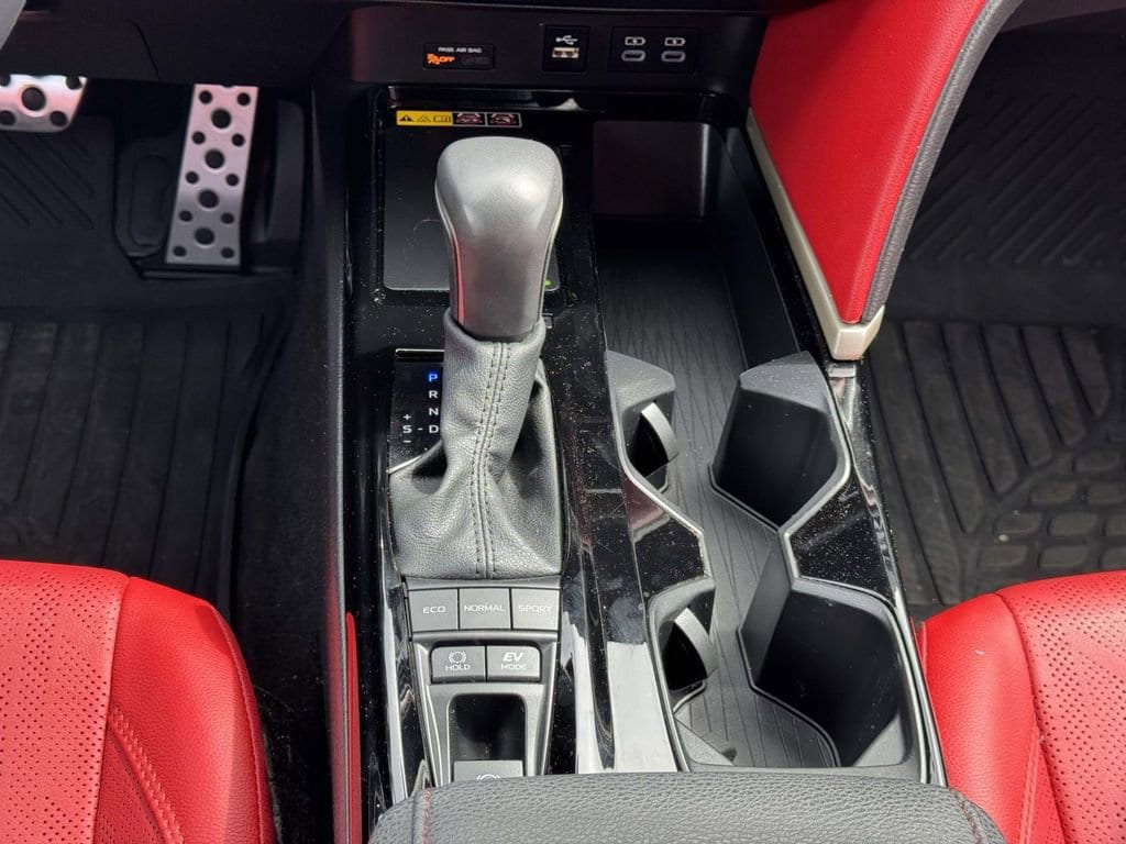 2025 Toyota Camry XSE - Photo 6