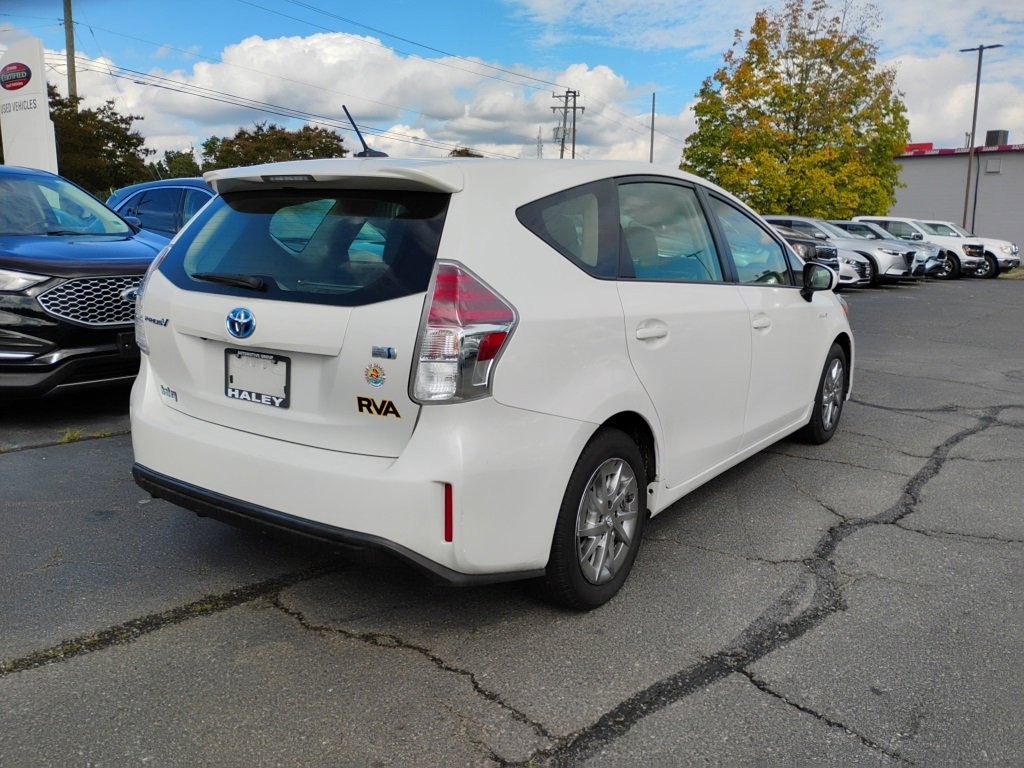2015 Toyota Prius V Two photo 3