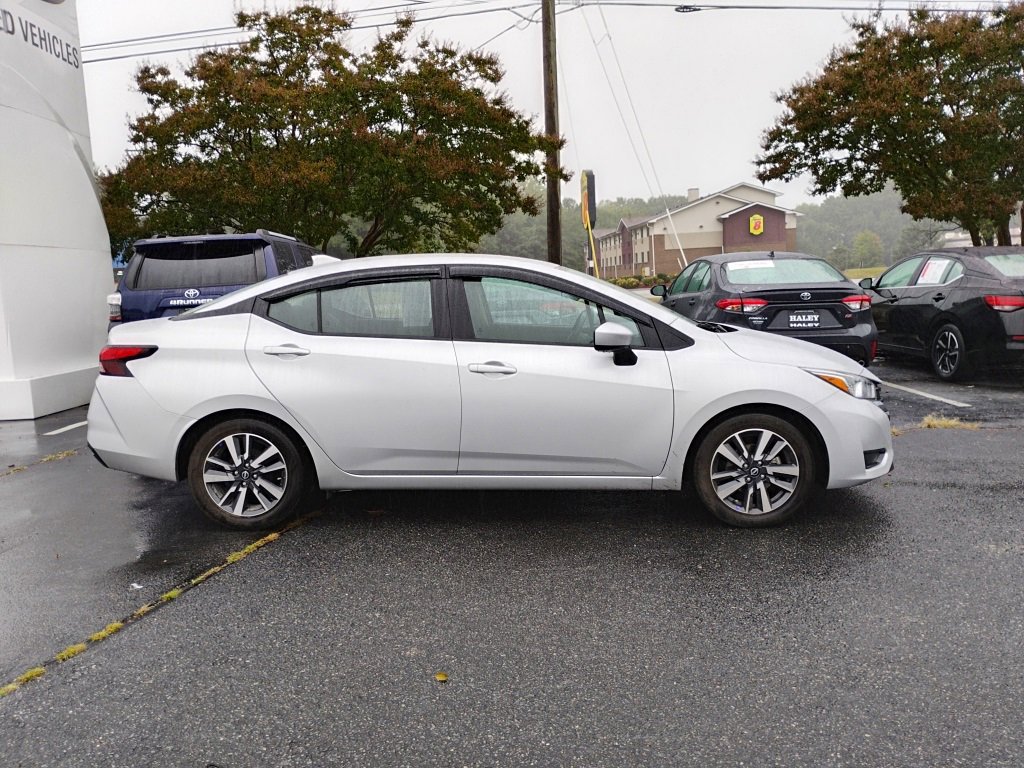 2023 Nissan Versa 1.6 SV Sedan photo 2