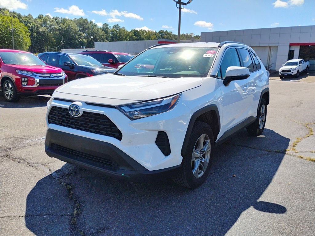 2024 Toyota RAV4 Hybrid XLE photo 3