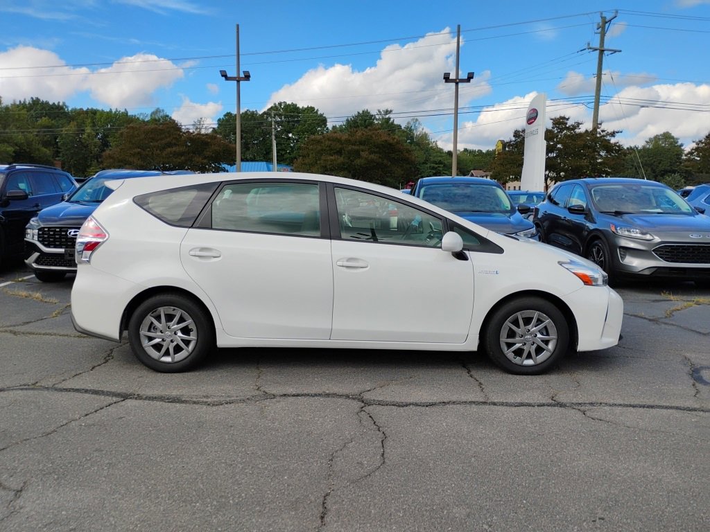 2015 Toyota Prius V Two photo 2