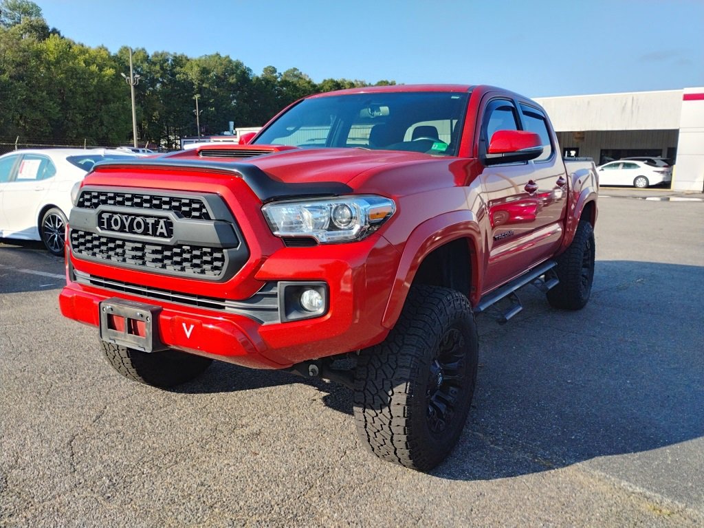 2017 Toyota Tacoma TRD Sport photo 4