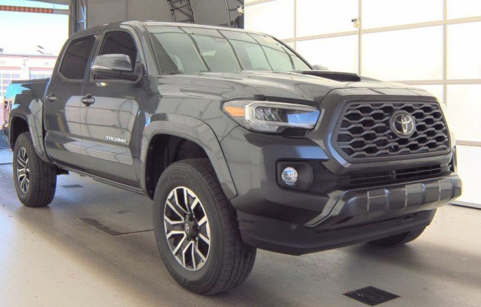 2023 Toyota Tacoma SR5 Double Cab photo 2