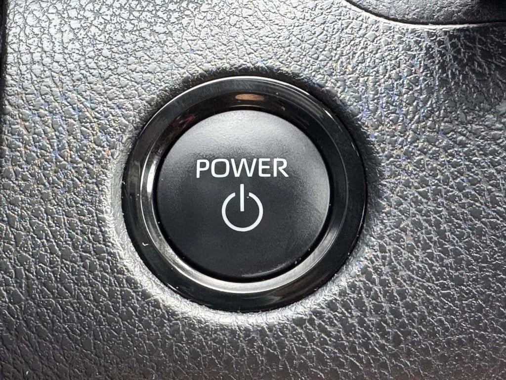 2025 Toyota Camry XSE - Photo 9