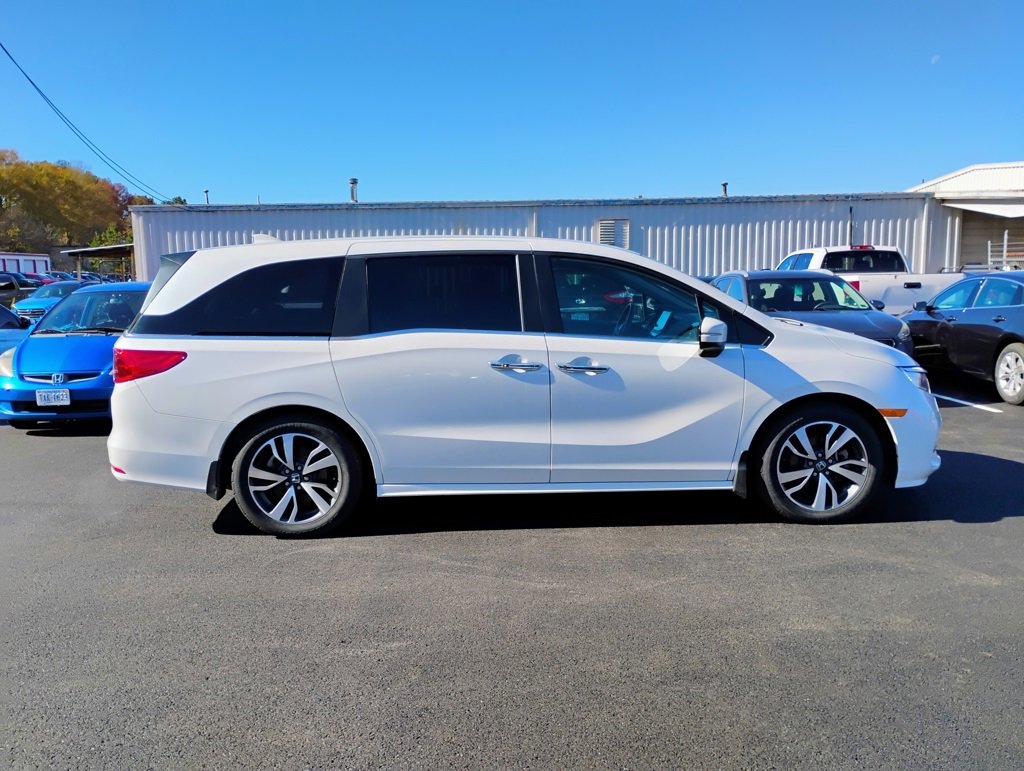 2023 Honda Odyssey Touring photo 2