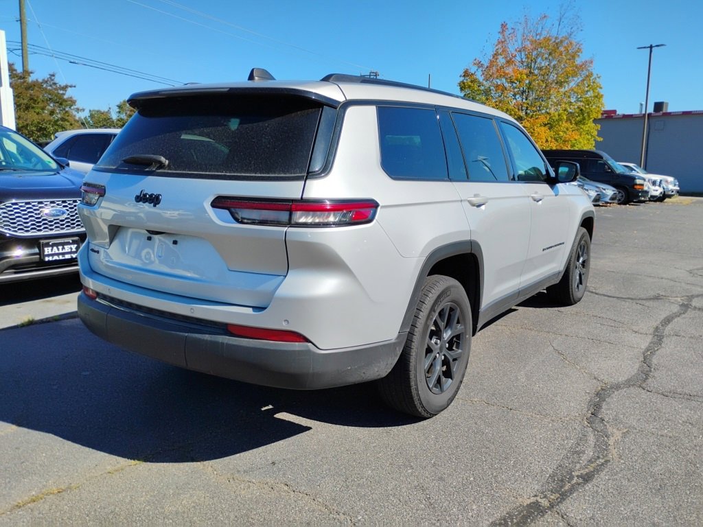 2024 Jeep Grand Cherokee Altitude photo 2