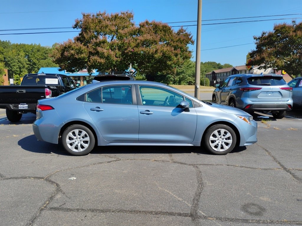 2024 Toyota Corolla LE photo 2