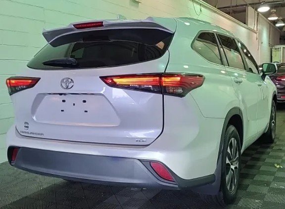 2023 Toyota Highlander XLE photo 4