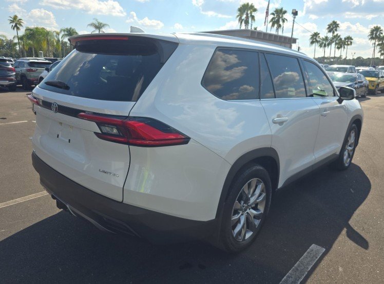 2024 Toyota Grand Highlander XLE photo 3