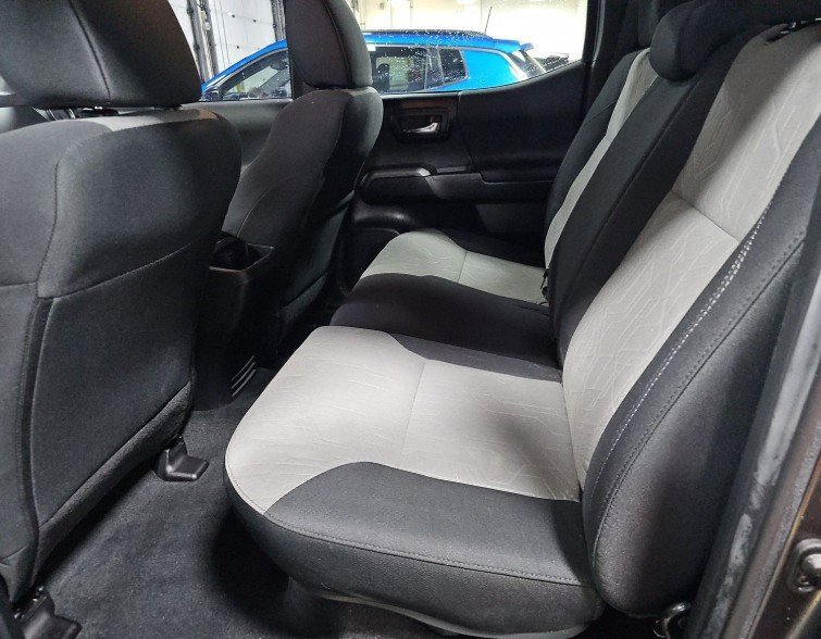 2023 Toyota Tacoma SR5 Double Cab photo 3