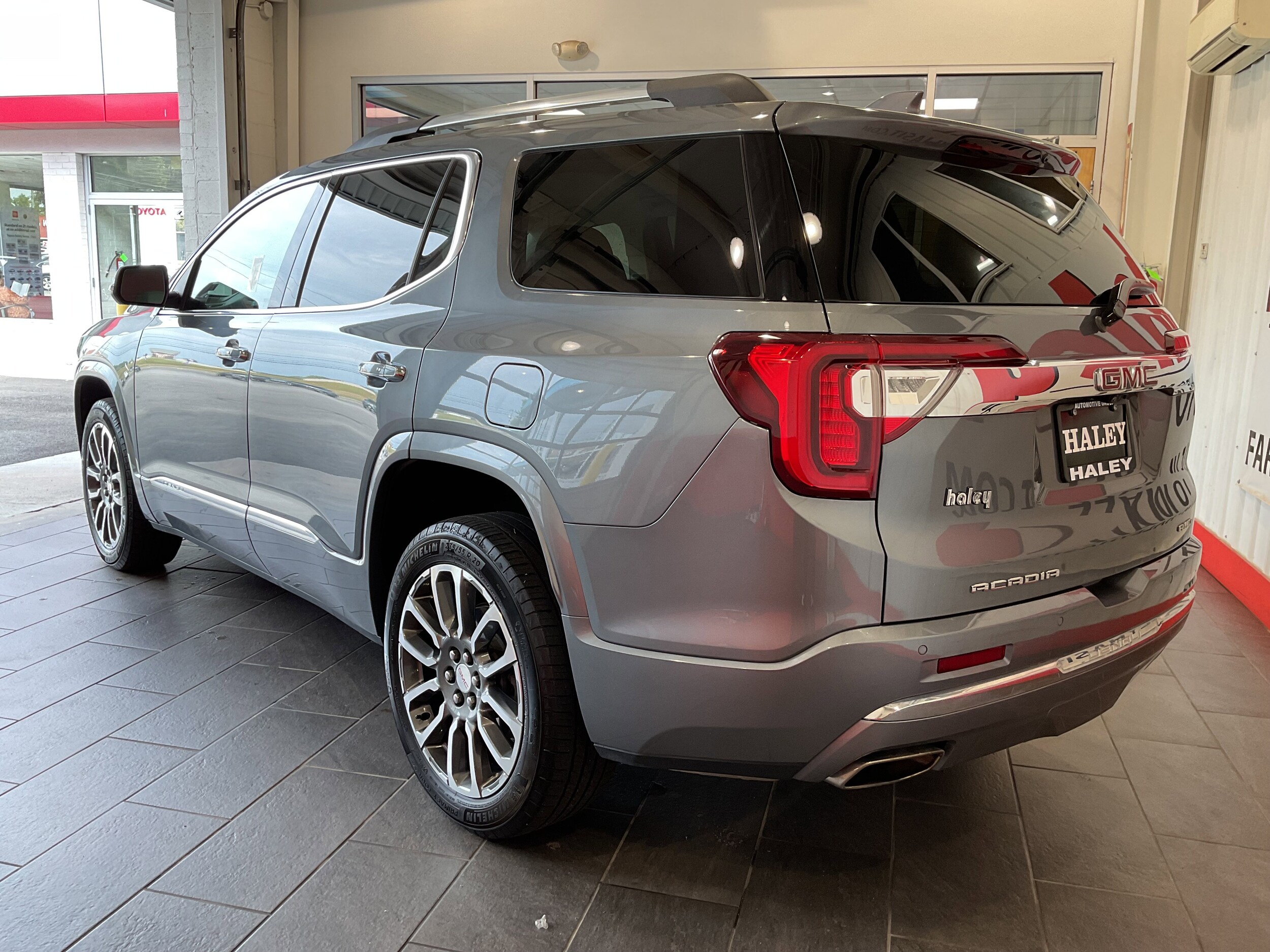 2021 Gmc Acadia Denali photo 4