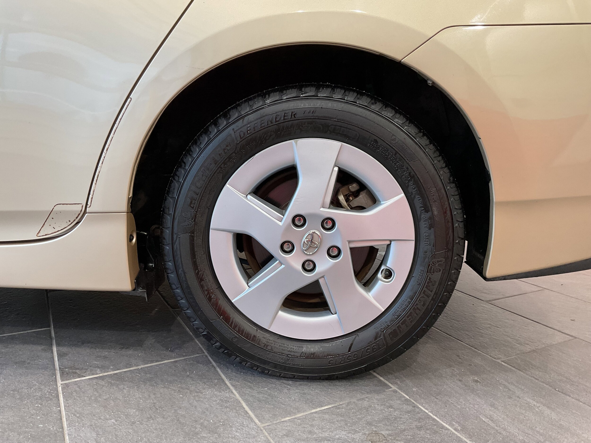 2011 Toyota Prius Two photo 3