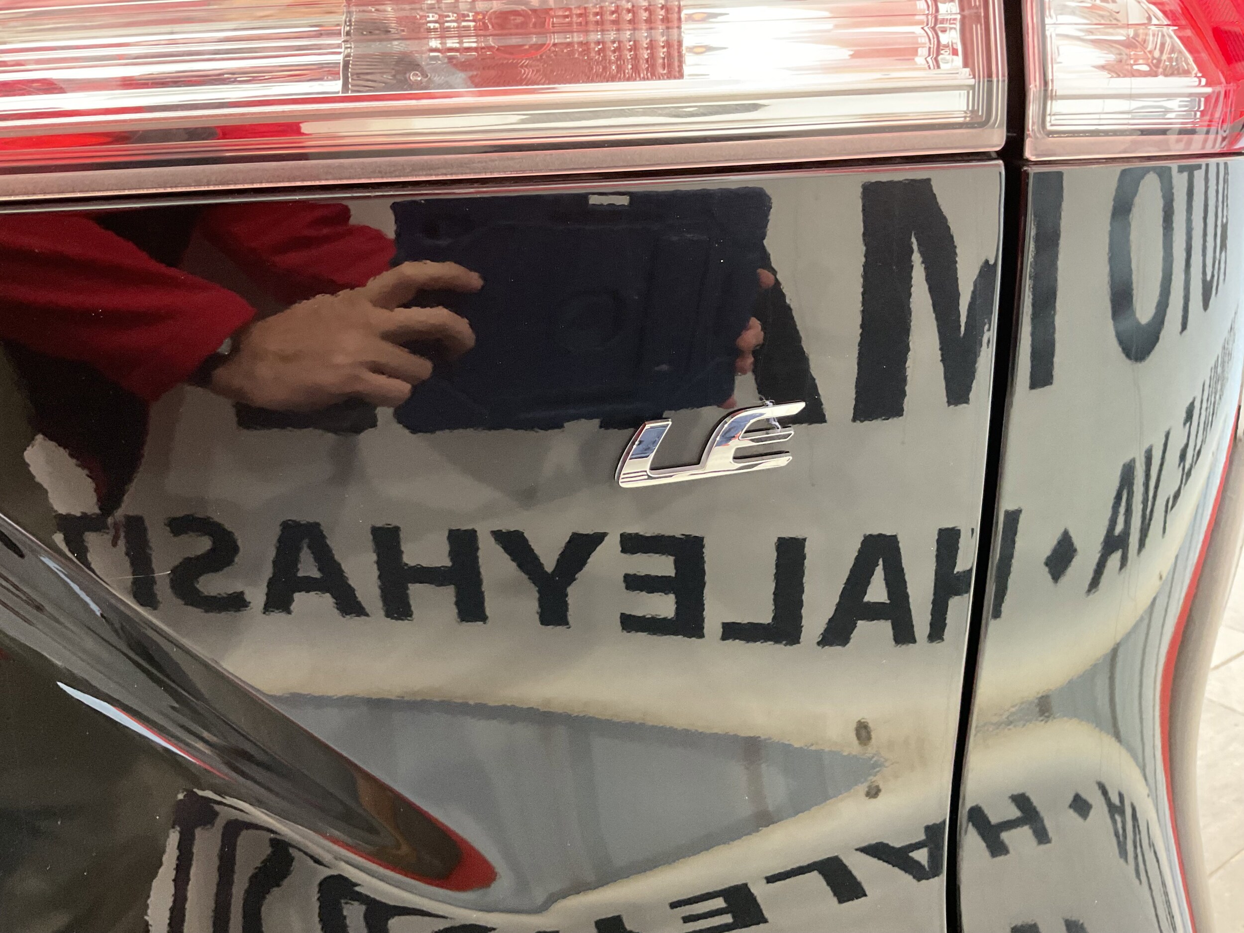 2025 Toyota Corolla Cross LE photo 4