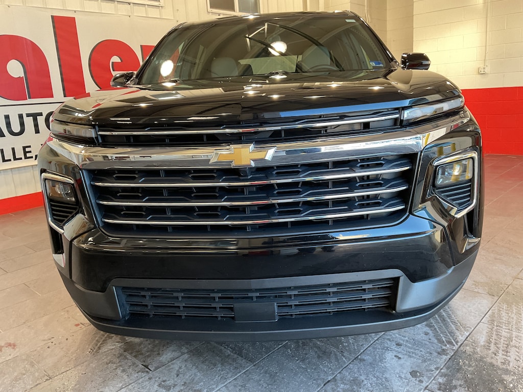 Used 2025 Chevrolet Traverse FWD LT SUV