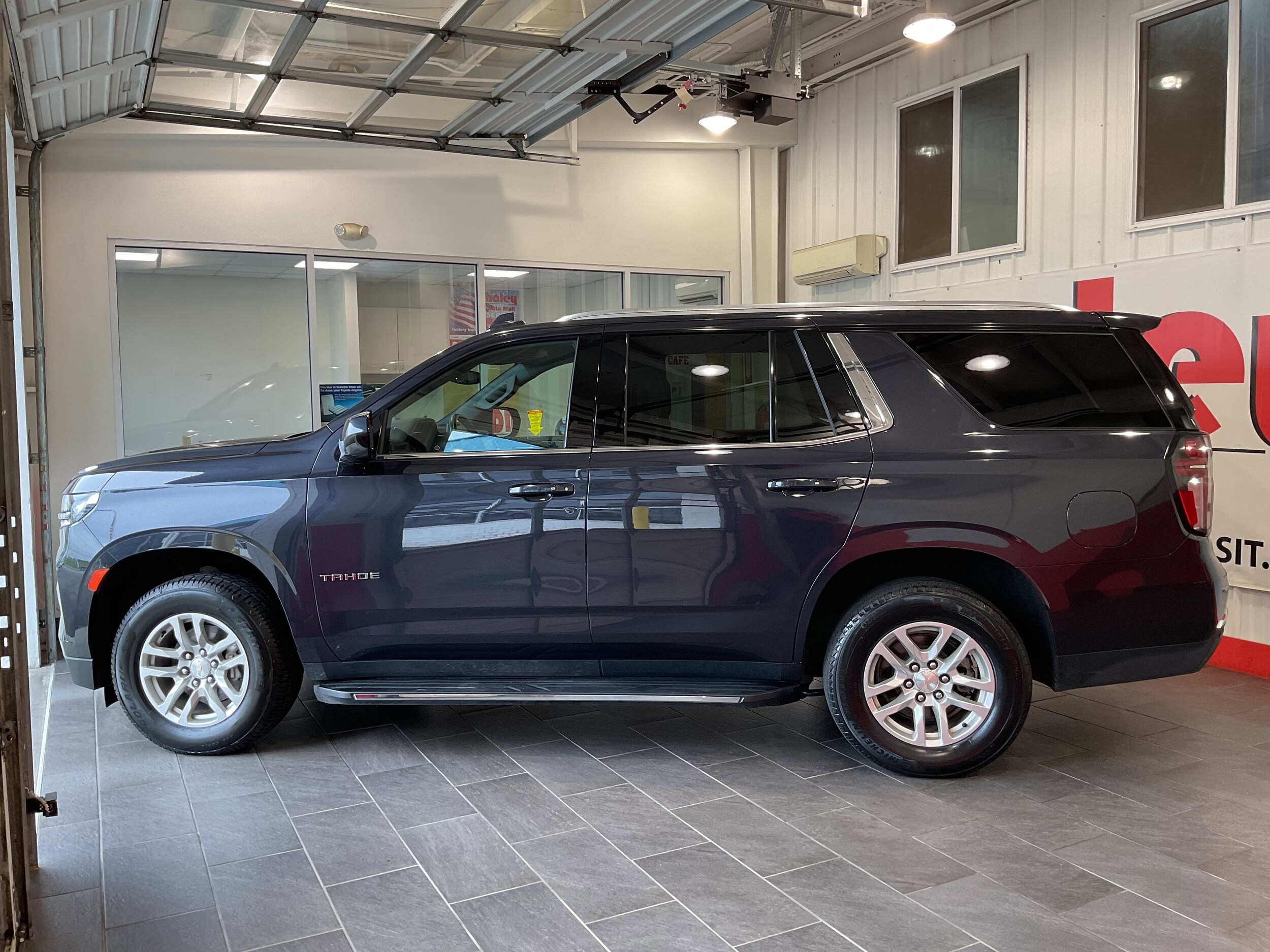 2023 Chevrolet Tahoe LT photo 2