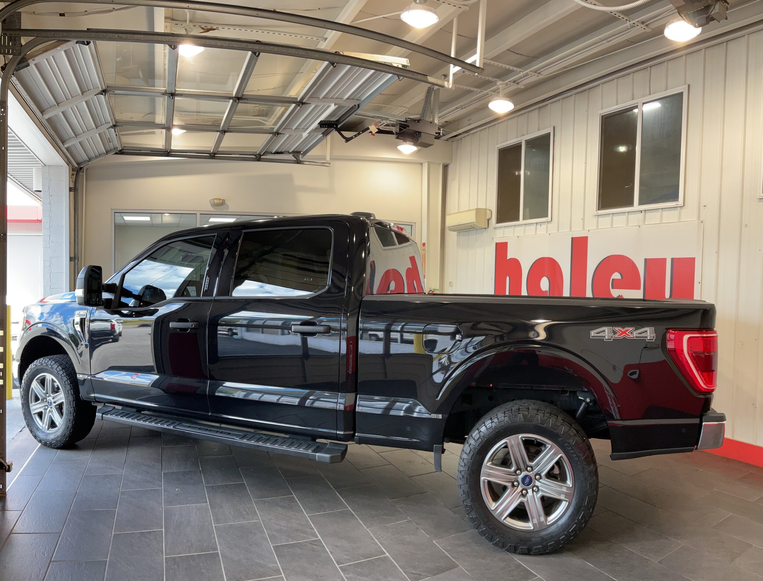 2022 Ford F-150 XLT photo 2