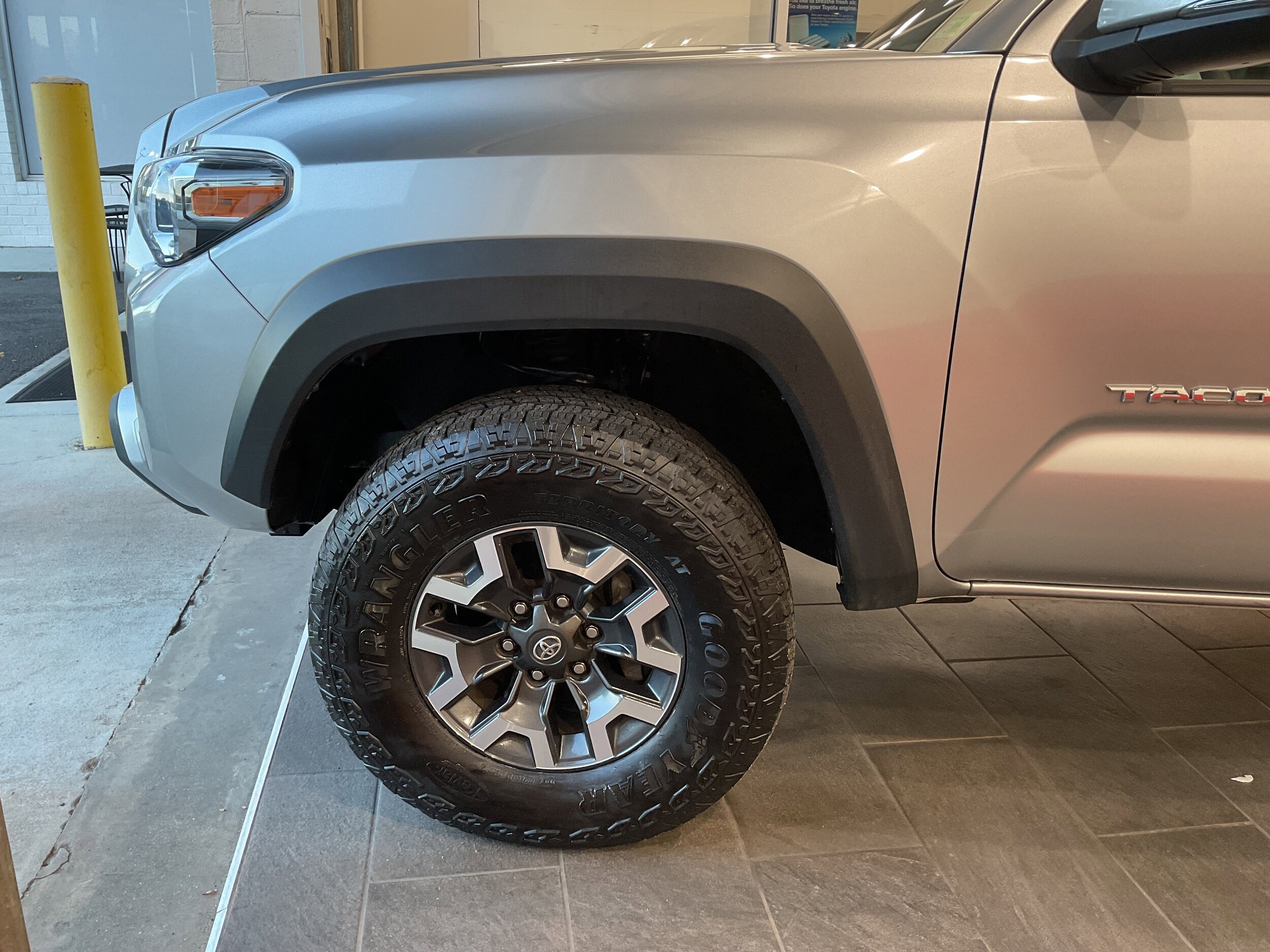 2023 Toyota Tacoma TRD Double Cab photo 2
