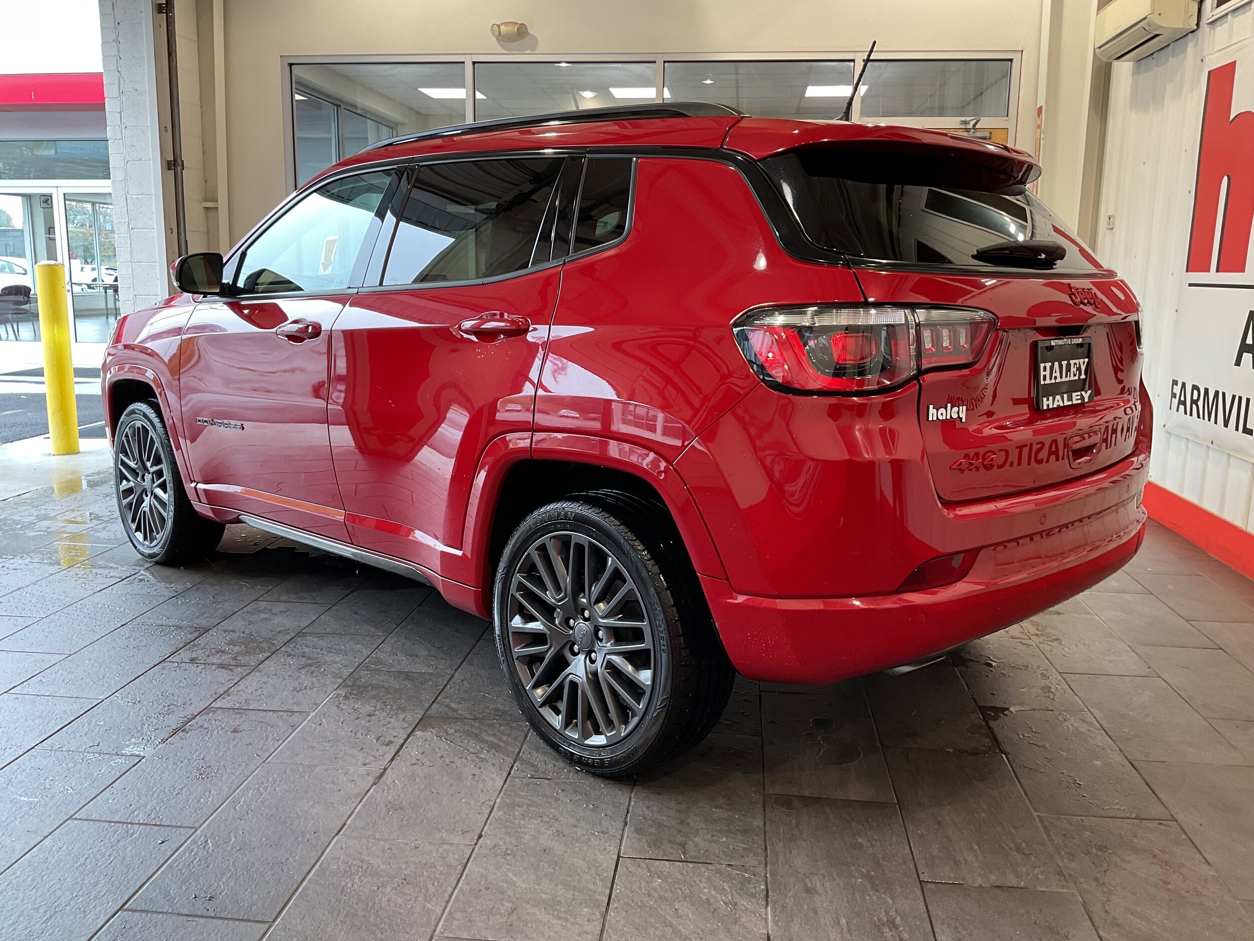 2023 Jeep Compass Limited Red Edition photo 4