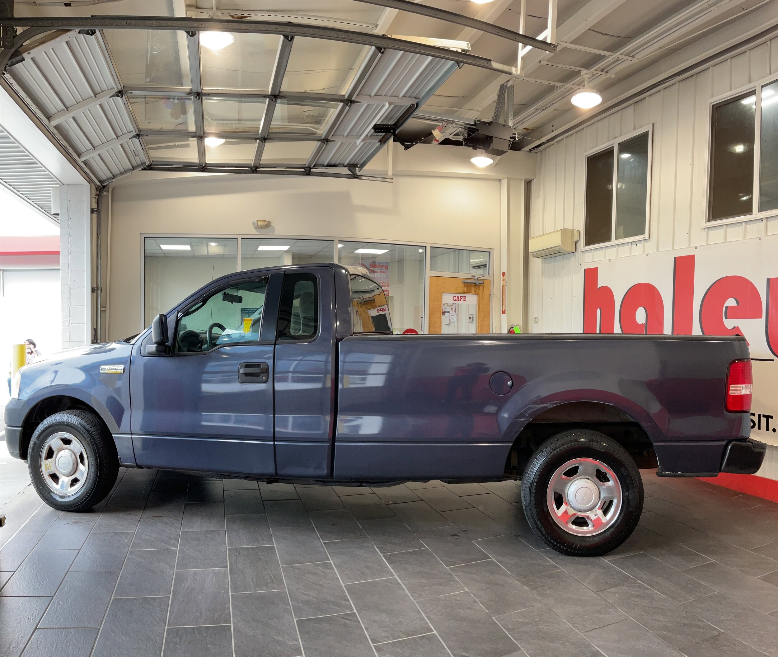 2005 Ford F-150 STX photo 2