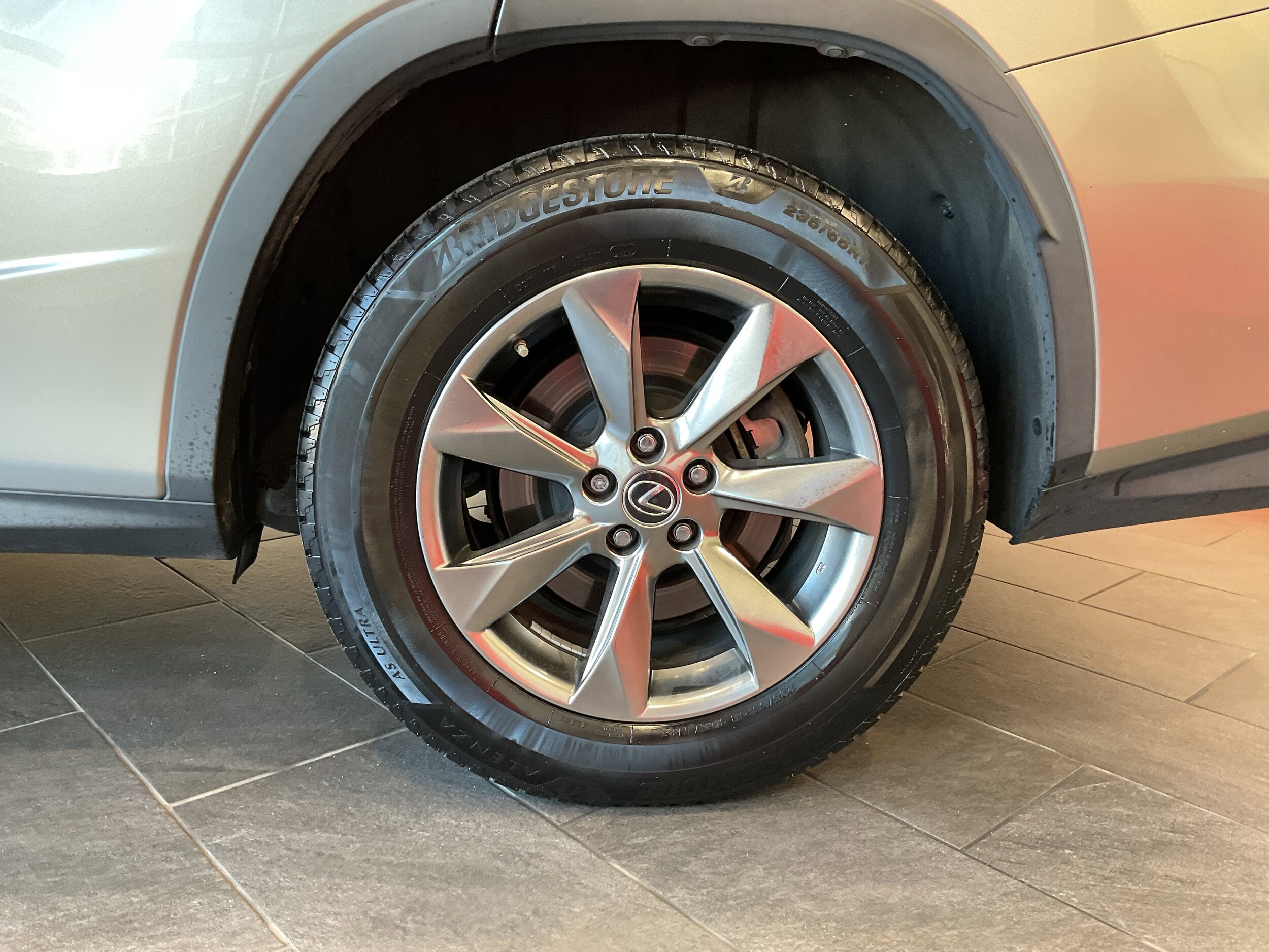 2019 Lexus RX 350L Premium AWD photo 3